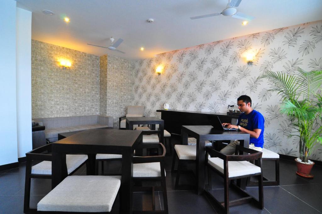 The Saneer Jaipur Hotel Buitenkant foto
