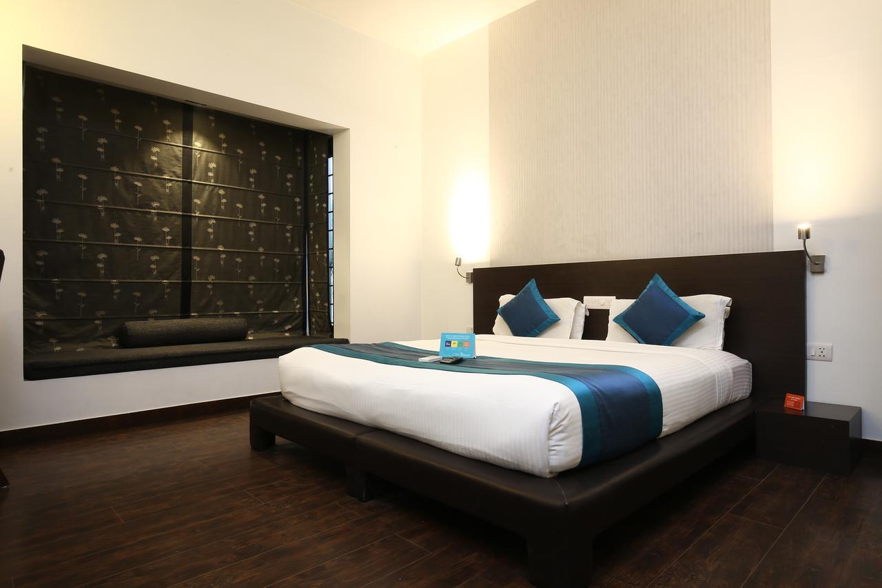 The Saneer Jaipur Hotel Buitenkant foto