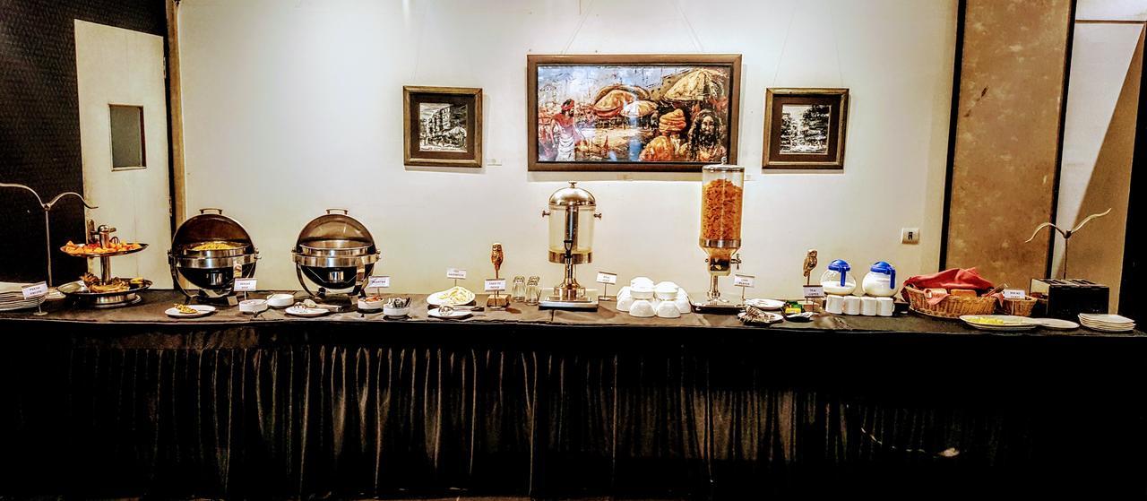 The Saneer Jaipur Hotel Buitenkant foto