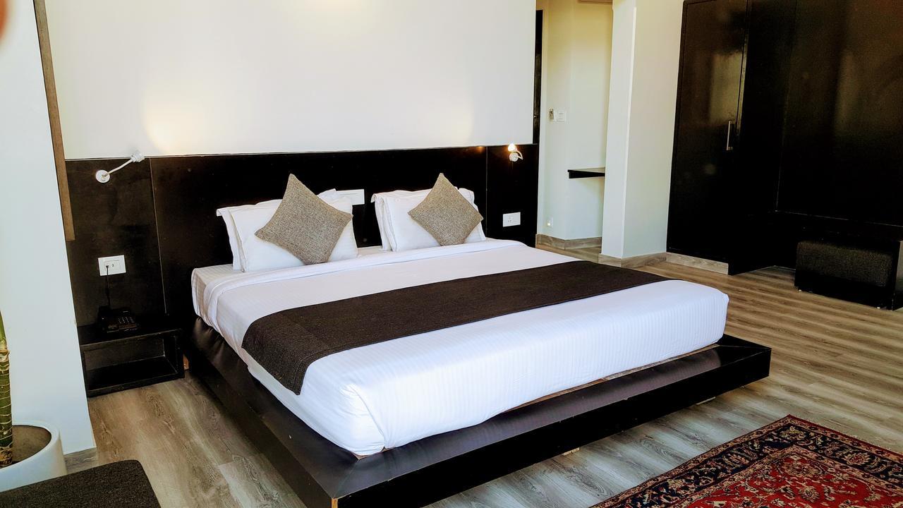 The Saneer Jaipur Hotel Buitenkant foto
