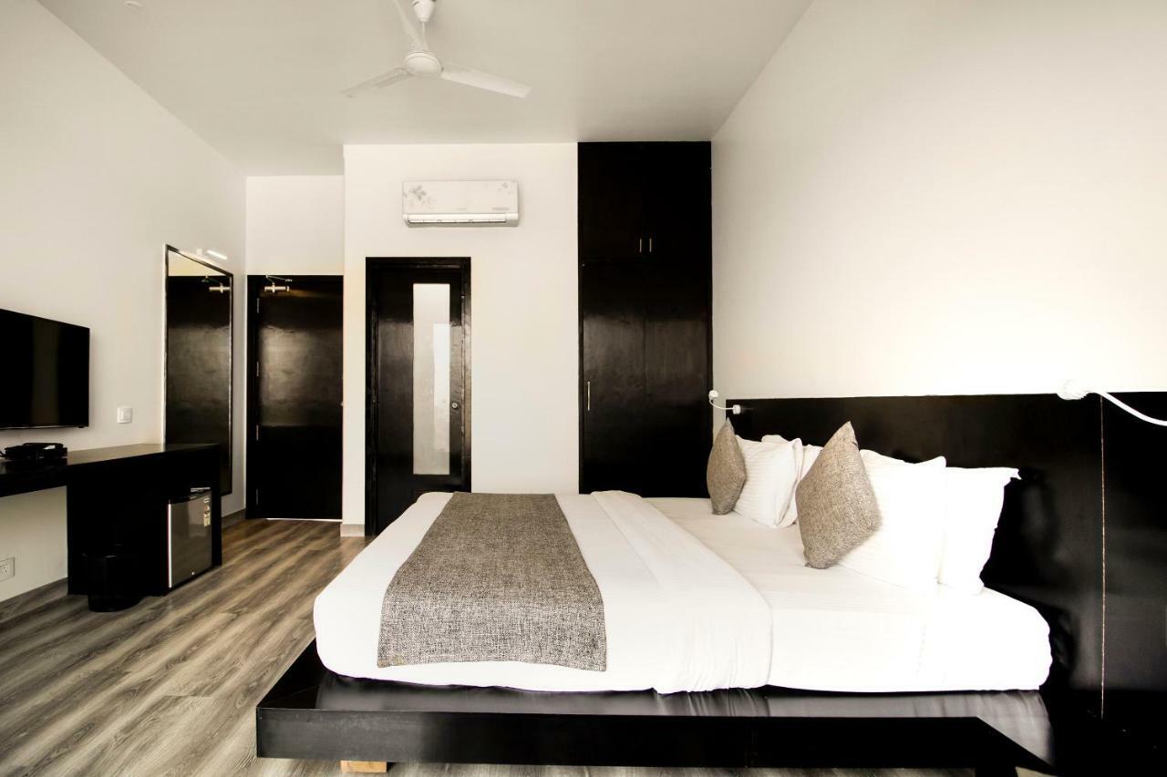 The Saneer Jaipur Hotel Buitenkant foto